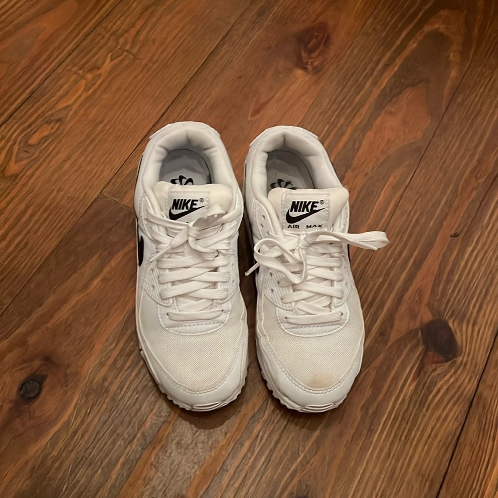 Woman’s Nike airmax 90 with box